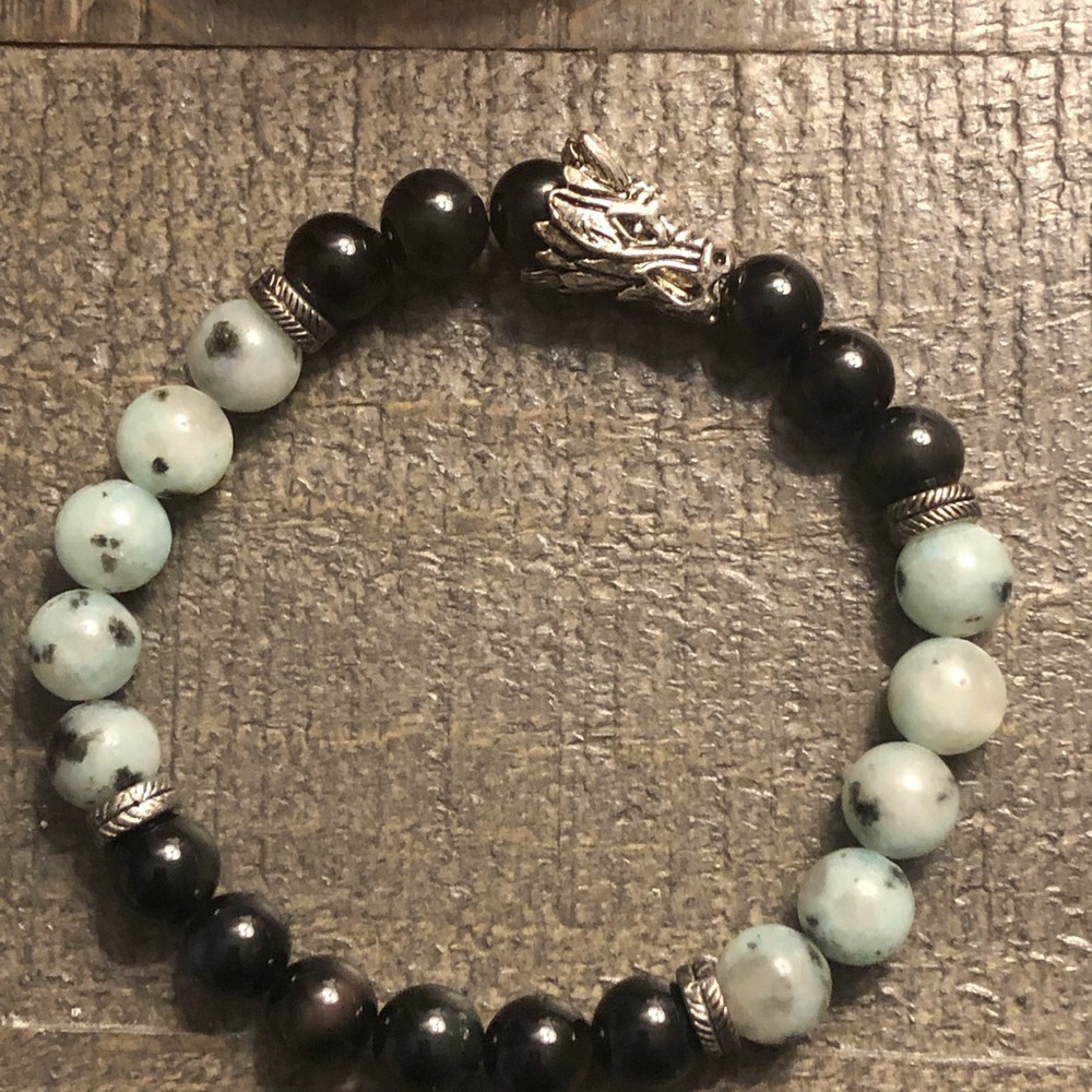 4 Bracelets with different styles. - Picture 3 of 6